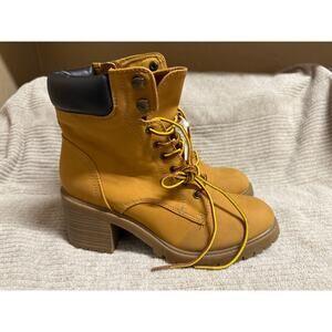 NWT Kohls SO Lace up Combat heeled boots  Size 9